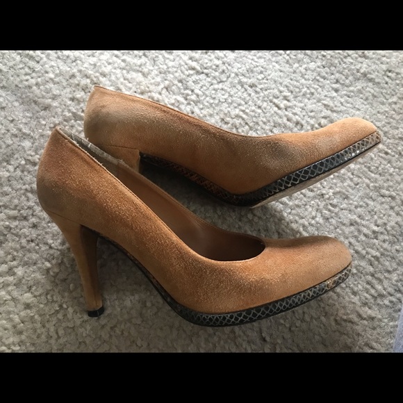Stuart Weitzman light brown suede pumps - Picture 3 of 5